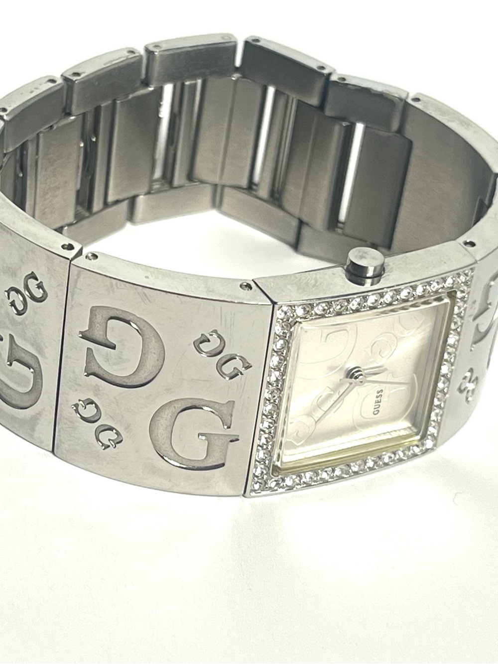 Guess Silver Logo-Engraved Crystal Bezel Bracelet Watch